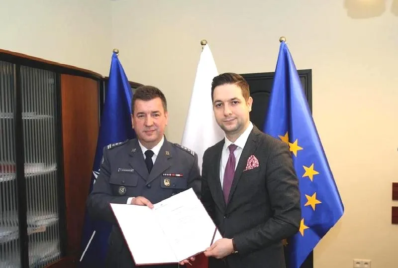 Dyrektor więzienia, który chciał być więźniem: nieoczekiwane wybory za kratami