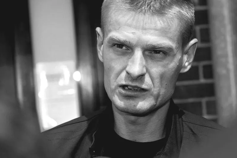 Ile komenda siedział w więzieniu — fakty i wyjaśnienia