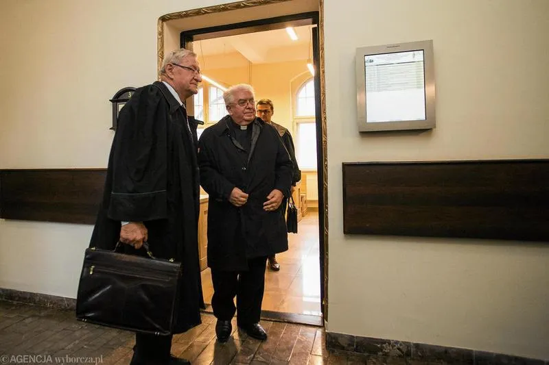 Jak łatwo i szybko sprawdzić wyrok sądu online?