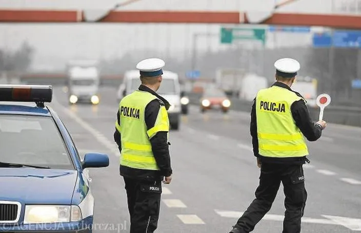 Jak dostać się do drogówki w policji: praktyczny przewodnik
