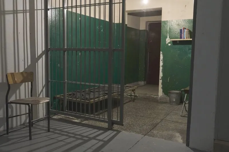 Jak poprawnie zaadresować list do więzienia: praktyczny wzór