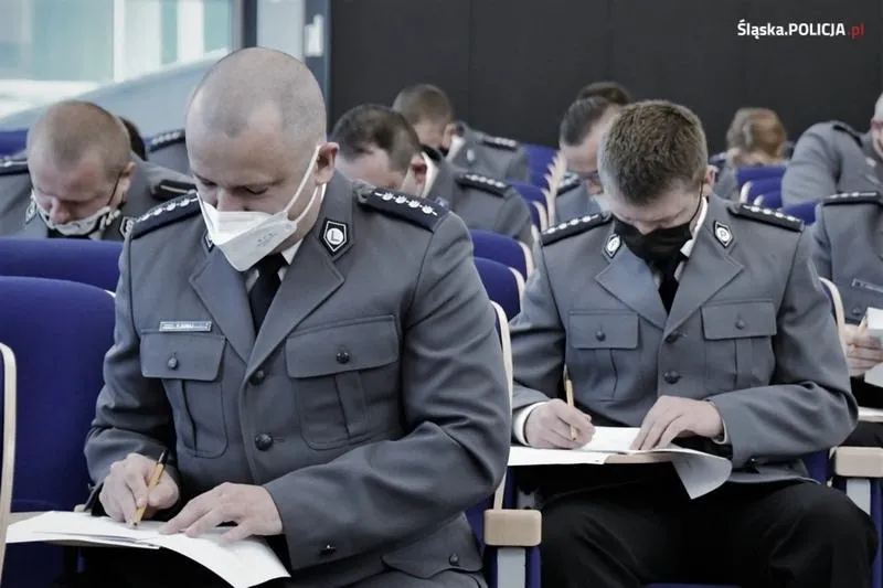 Jak skutecznie przygotować się do testu multiselect do policji?