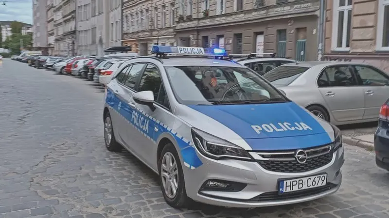 Jak spełnić marzenie o służbie w policji? Przewodnik krok po kroku