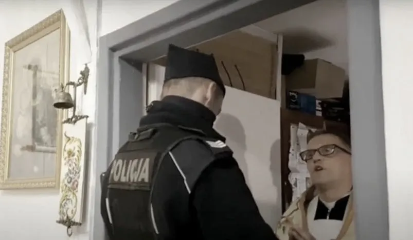 Kiedy policja przychodzi do domu – co warto wiedzieć?