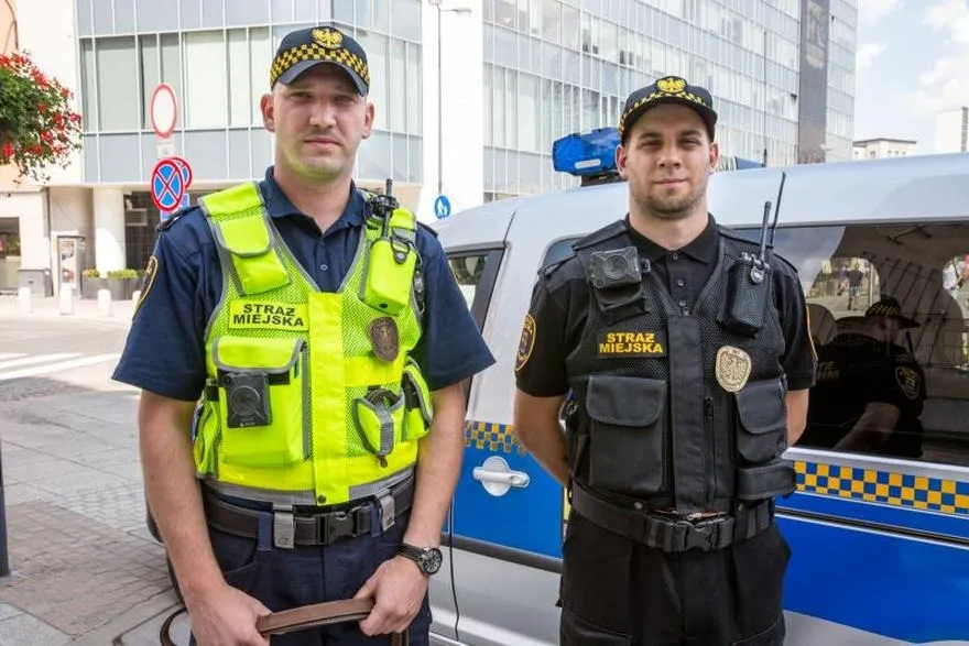 Kto oprócz policji może kierować ruchem drogowym i kiedy mają do tego prawo