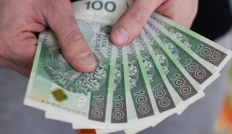 Wpływ 13 pensji na budżet domowy policjantów